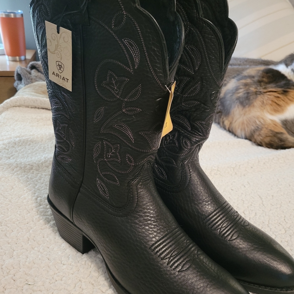 Ariat women boots heritage women R Toe black deer tan. Size 9.5 new